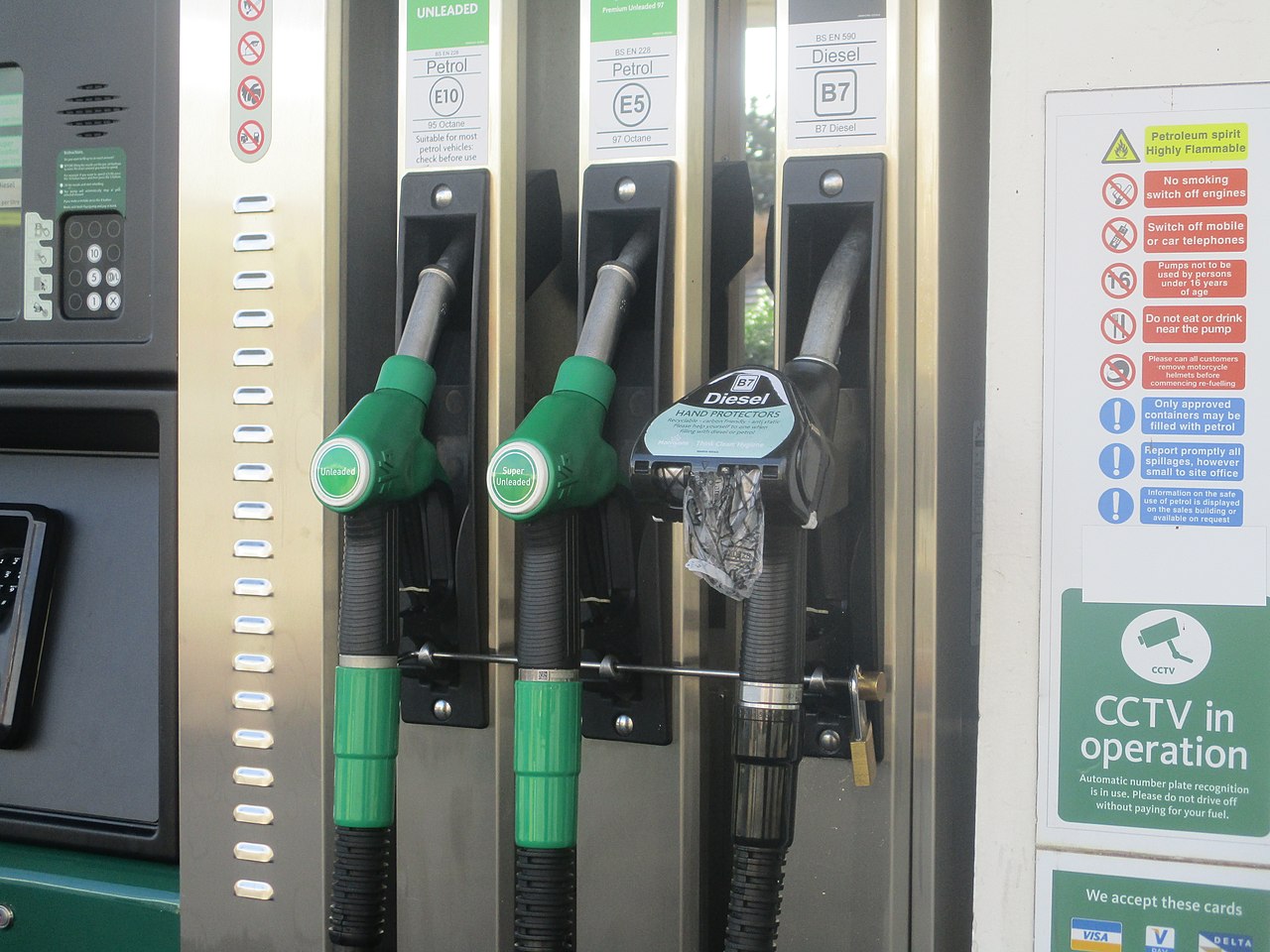 Petrol station closed during fuel shortage