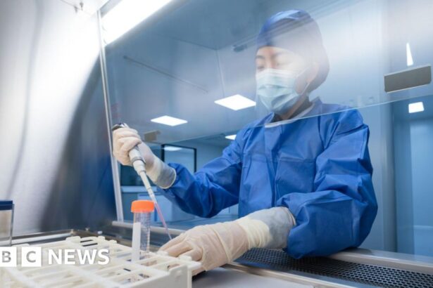 Oxford University scientists developing Ebola vaccine